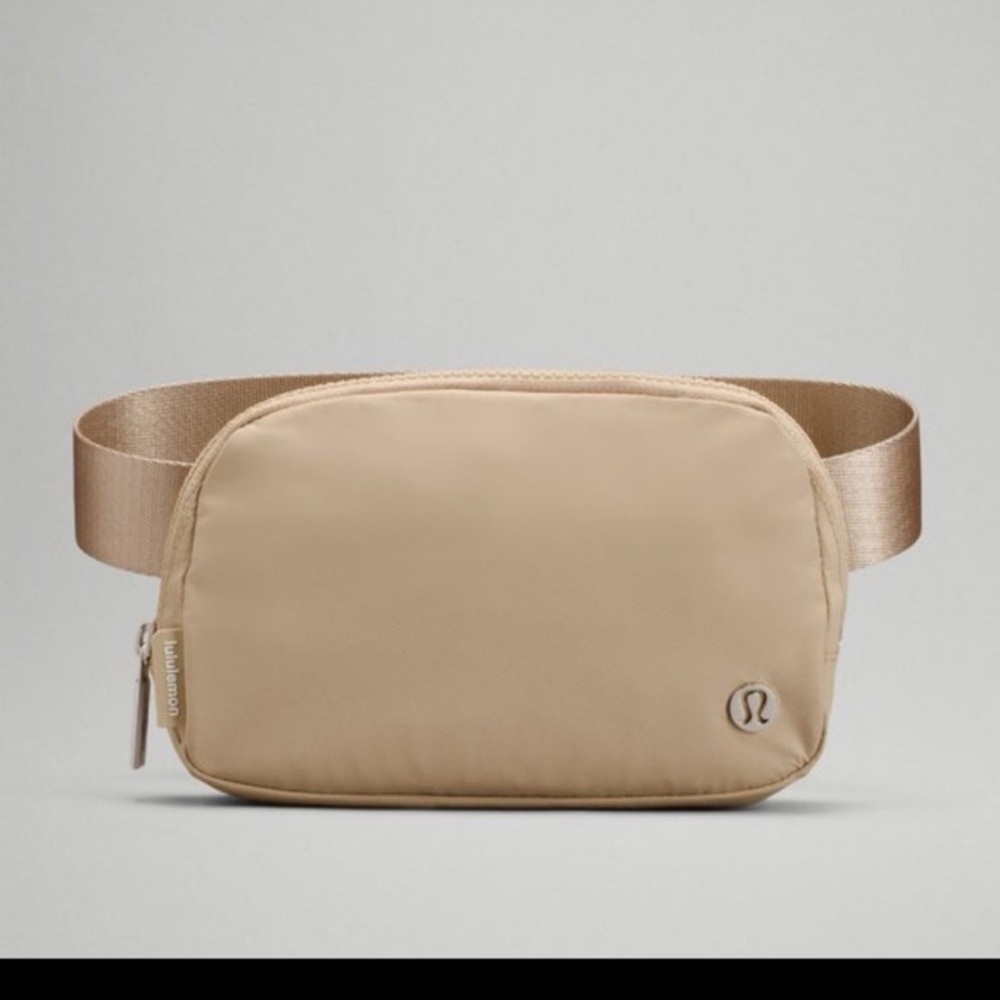 Lululemon belt bag trench new